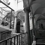 Palazzo Aprile كالتاجيروني