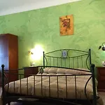Palazzo Aprile كالتاجيروني
