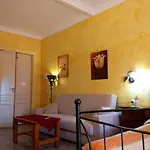 Palazzo Aprile 3* كالتاجيروني