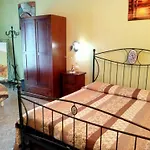 Palazzo Aprile بيت ضيافة كالتاجيروني