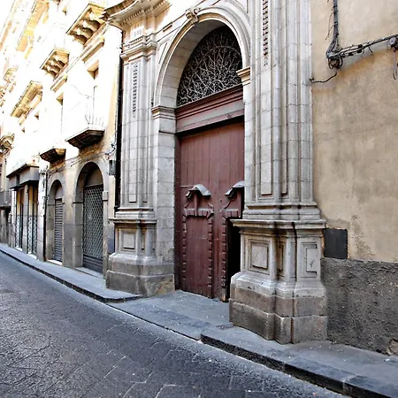 بيت ضيافة Palazzo Aprile كالتاجيروني