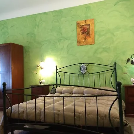 Palazzo Aprile كالتاجيروني