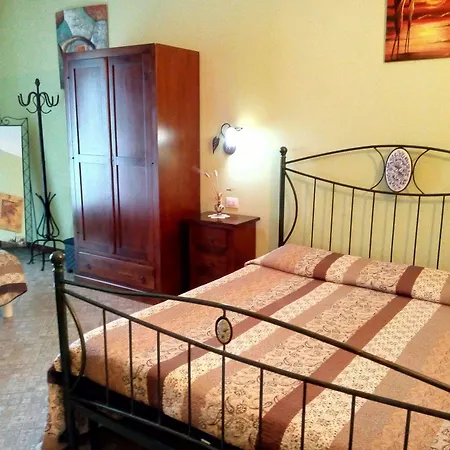 Palazzo Aprile بيت ضيافة كالتاجيروني