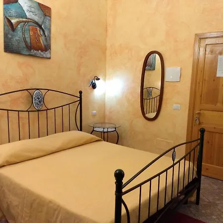 Palazzo Aprile 3* كالتاجيروني